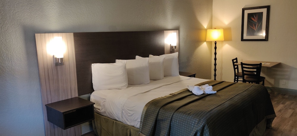 Rodeway Inn Near Ybor City - Casino 31/52