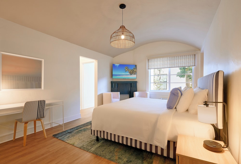 Villa Paradiso Hotel 10/58