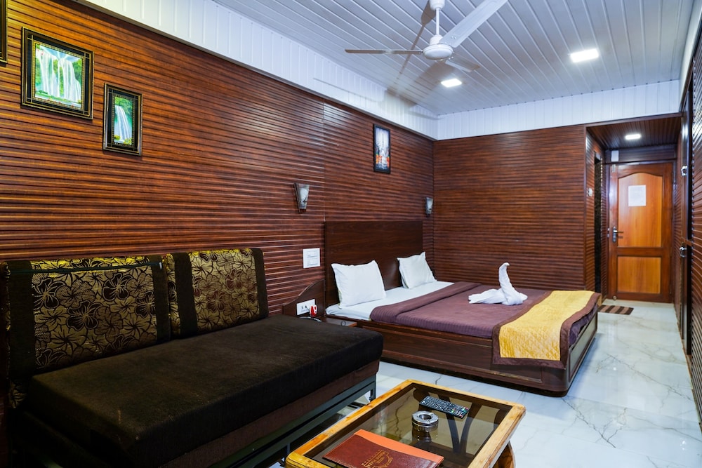 HOTEL KUMAR PLAZA 12/50