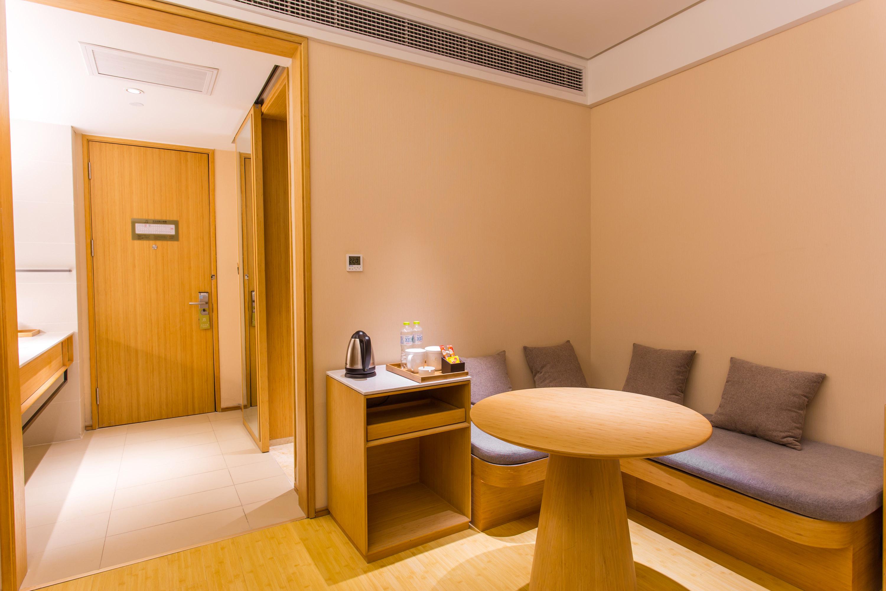 Ji Hotel 20/22