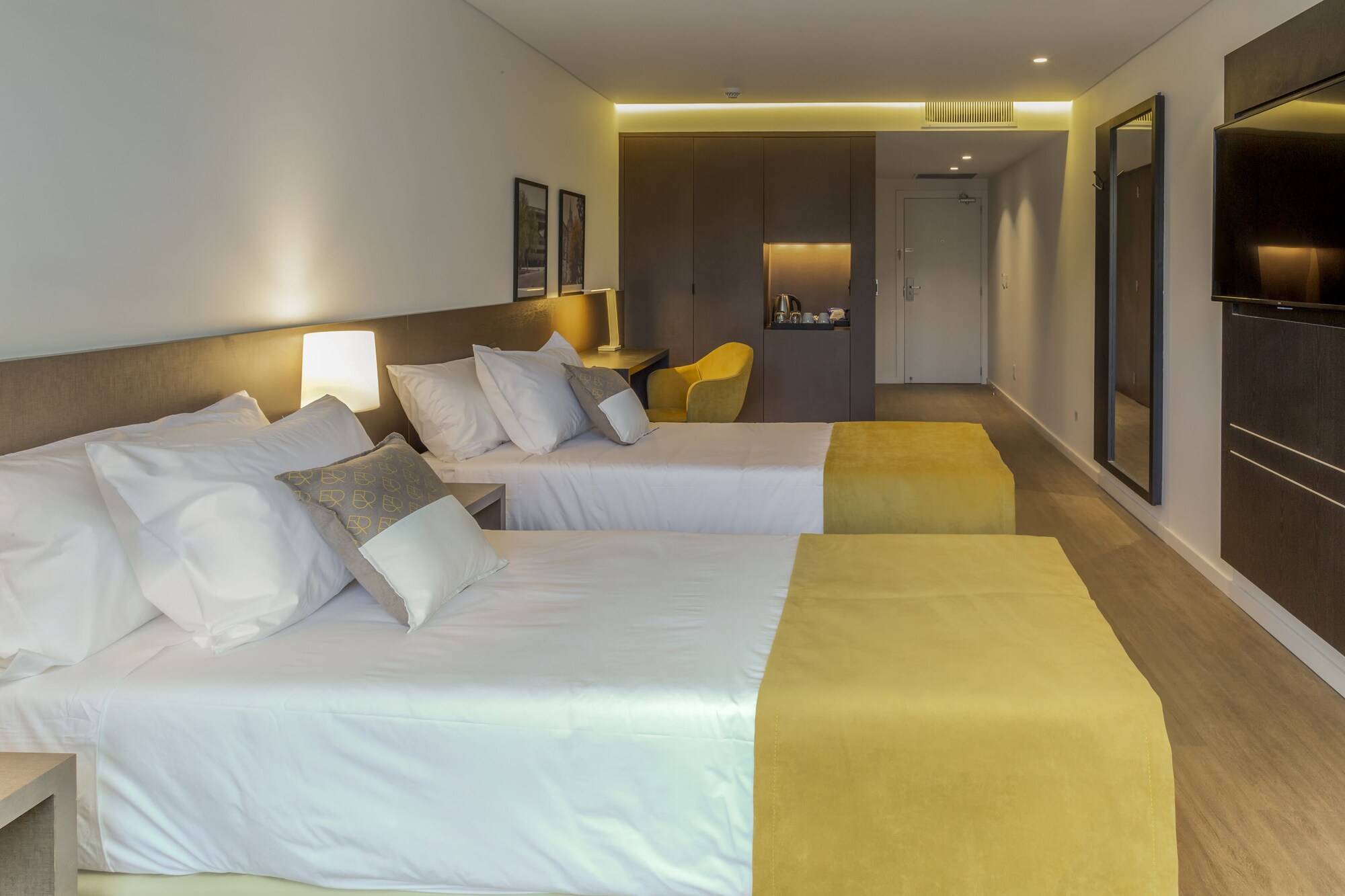 Classic, Twin Beds