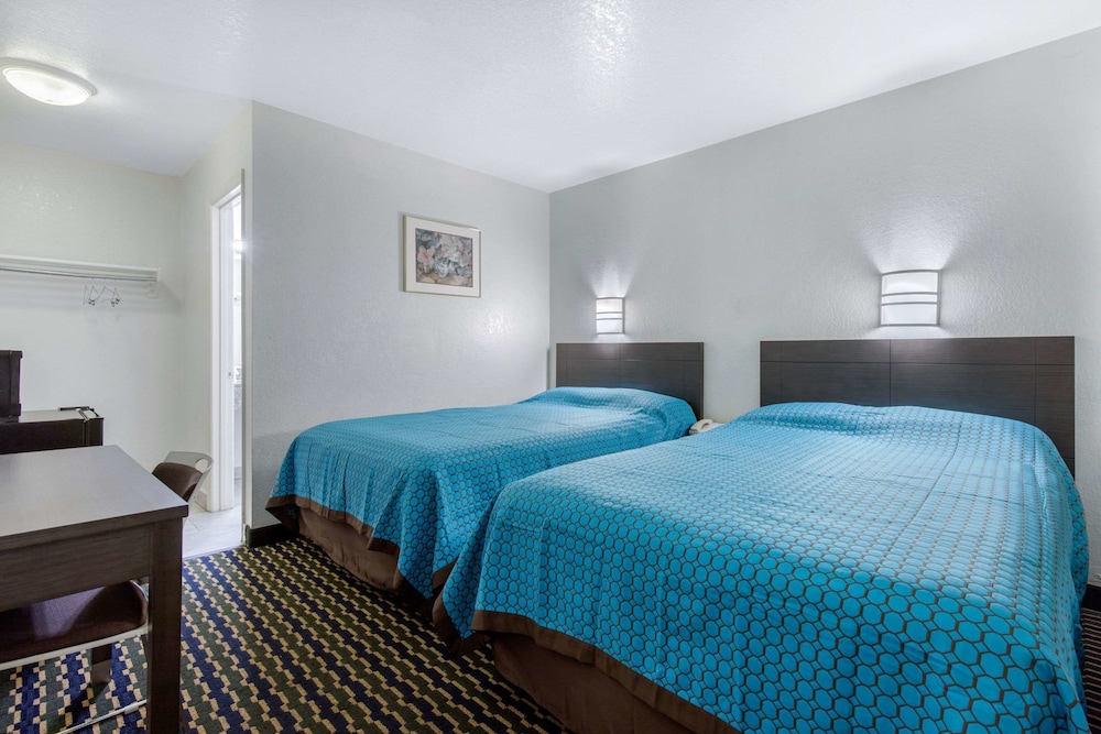 STANDARD, 2 DOUBLE BEDS