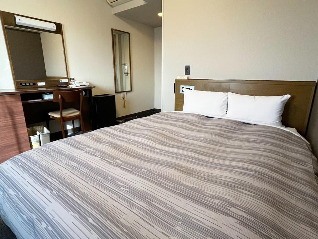 Semi Room, Semi Double Bed, Smoking