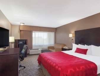 Ramada by Wyndham Fresno North 10/43