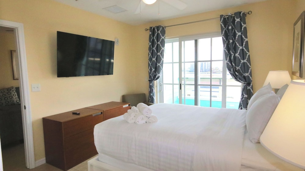 John's Pass Hotel 12/34