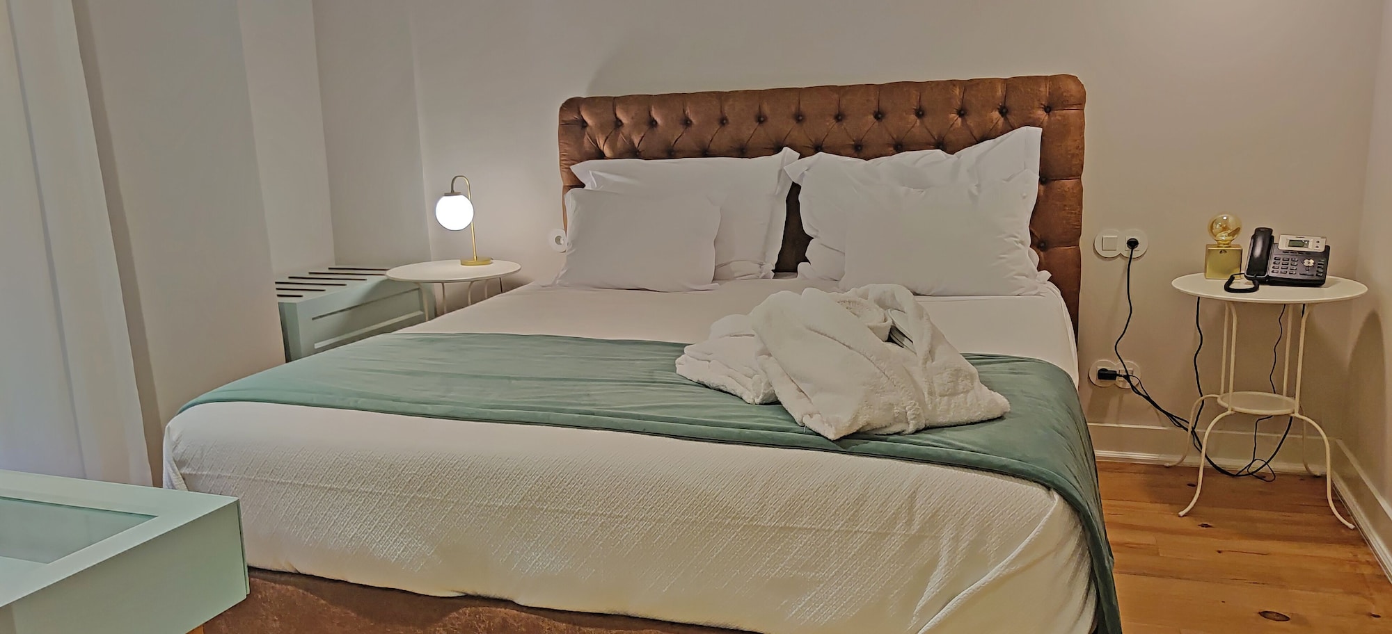 Standard, Queen Bed