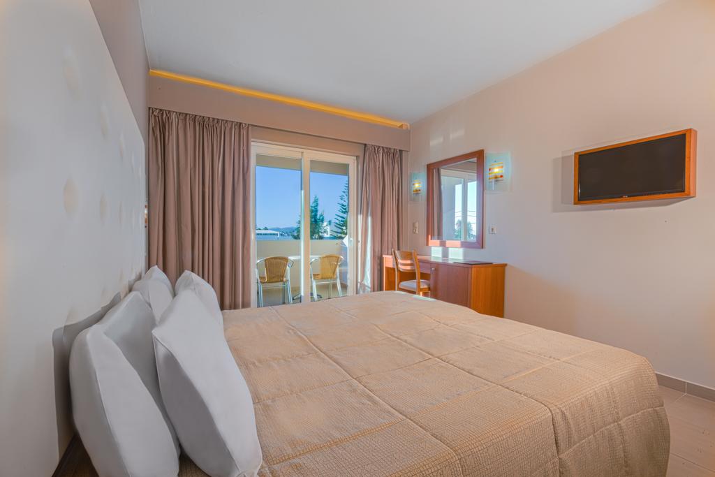 Esperia Hotel 9/50