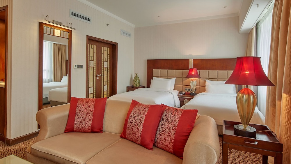 Dong Fang Hotel 25/74