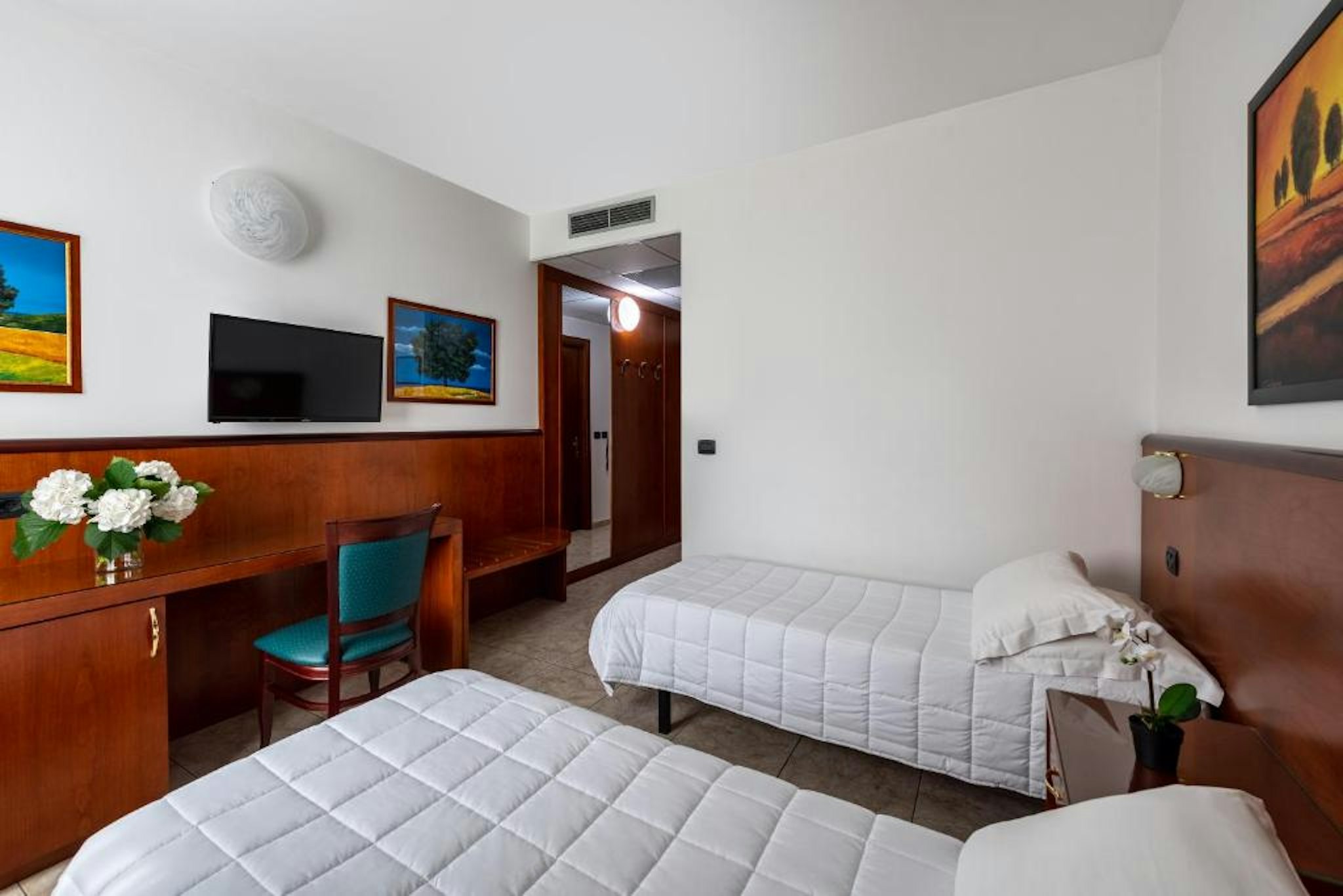 Rivoli Hotel 11/36