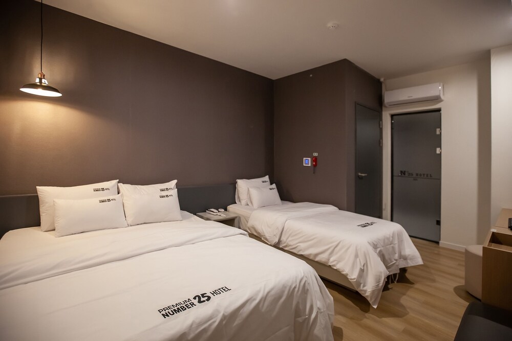 PREMIER, TWIN BEDS