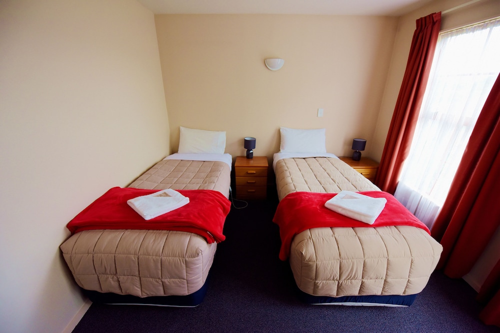 2 BEDROOMS