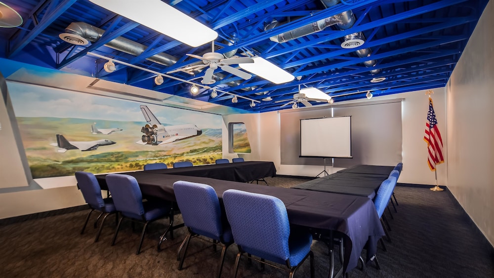 Best Western Space Age Lodge 18/25