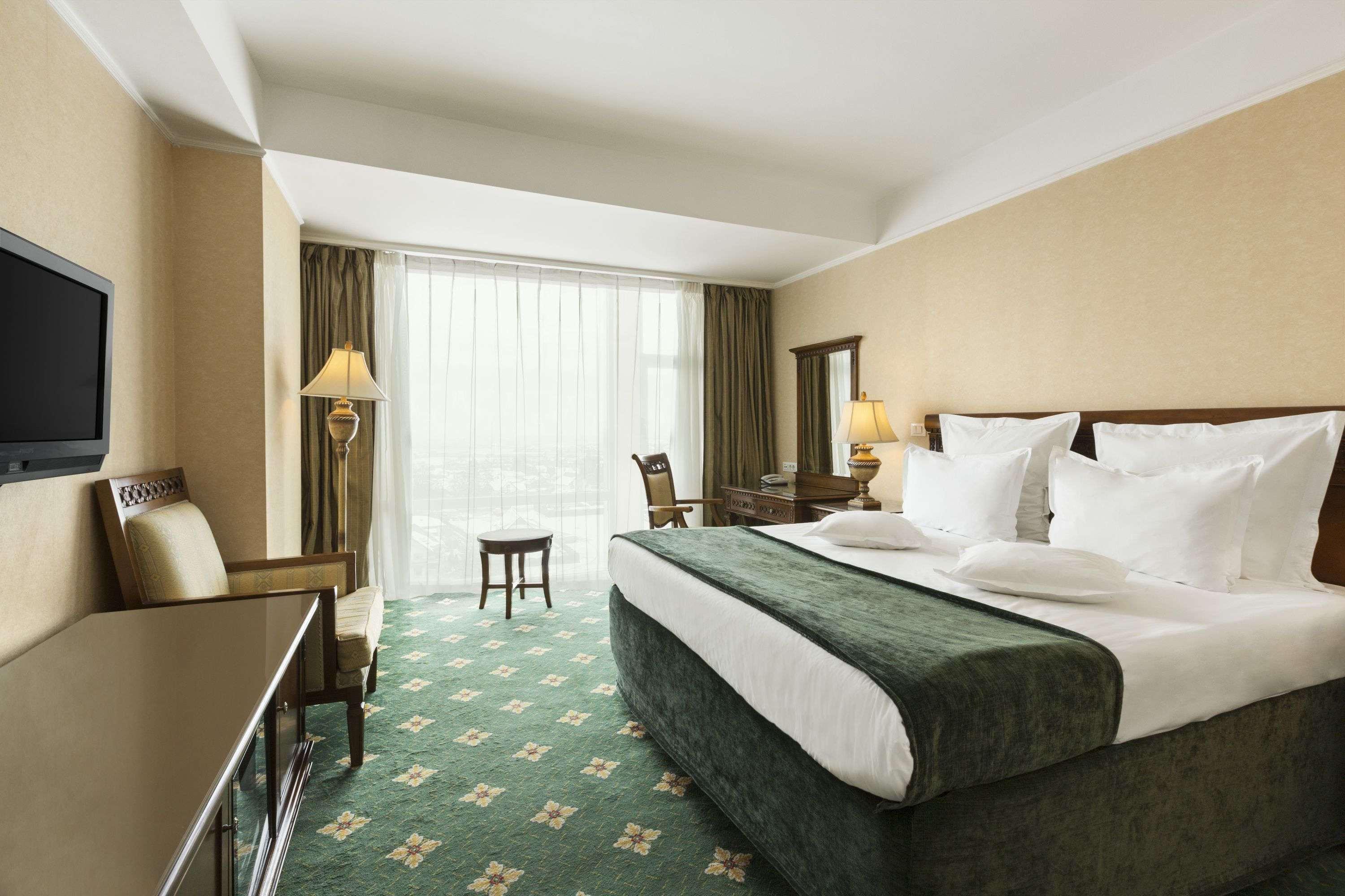 غرفة قياسية بسرير مزدوج، Ramada Brasov Hotel 2/4