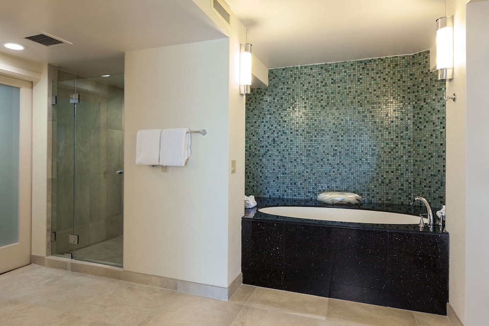 Sonesta Redondo Beach Marina 24/39