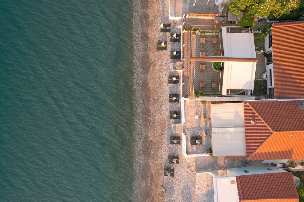 Potokaki Beachfront Hotel 24/33