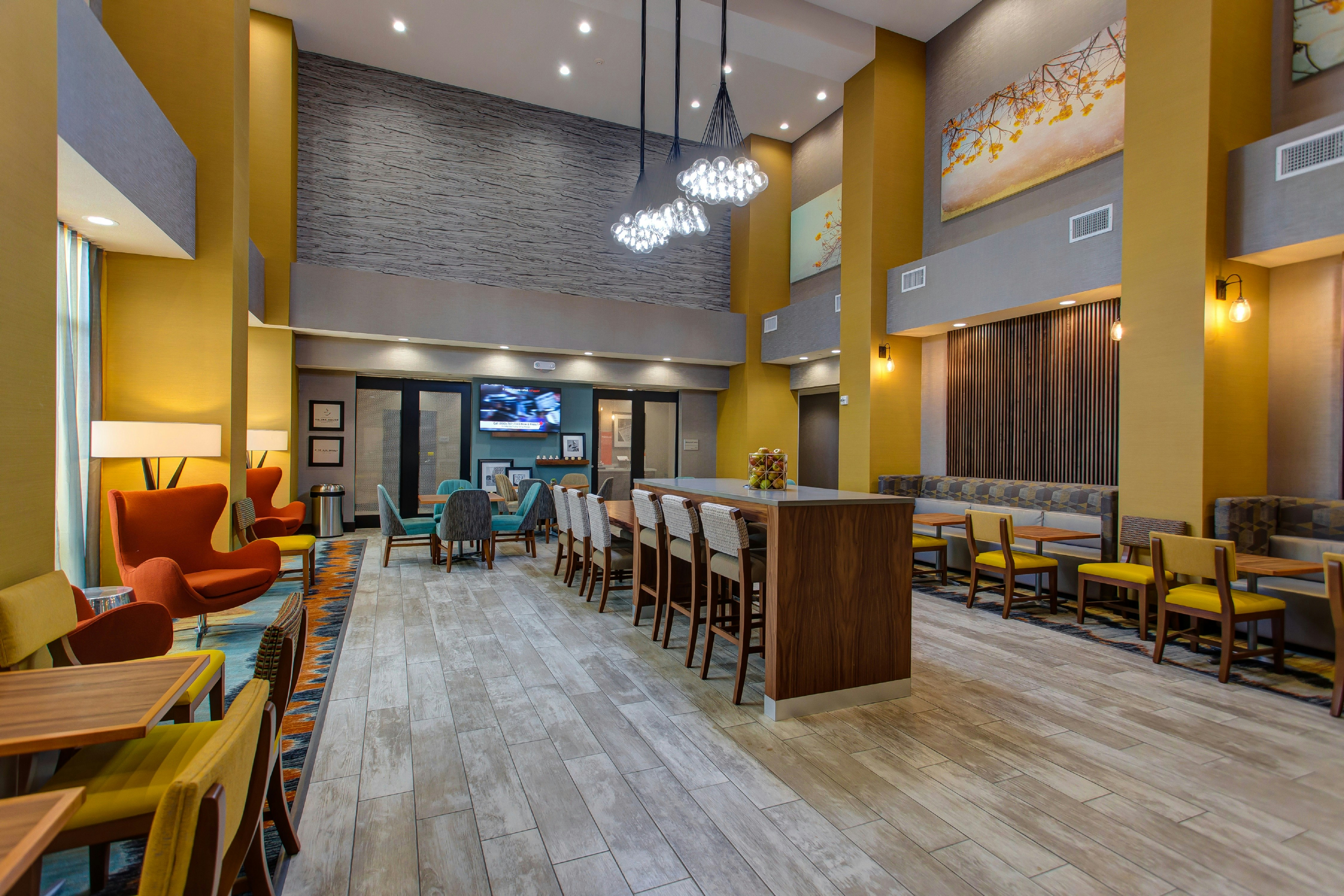 Hampton Inn Suites Wichita Airport Ks 22/35