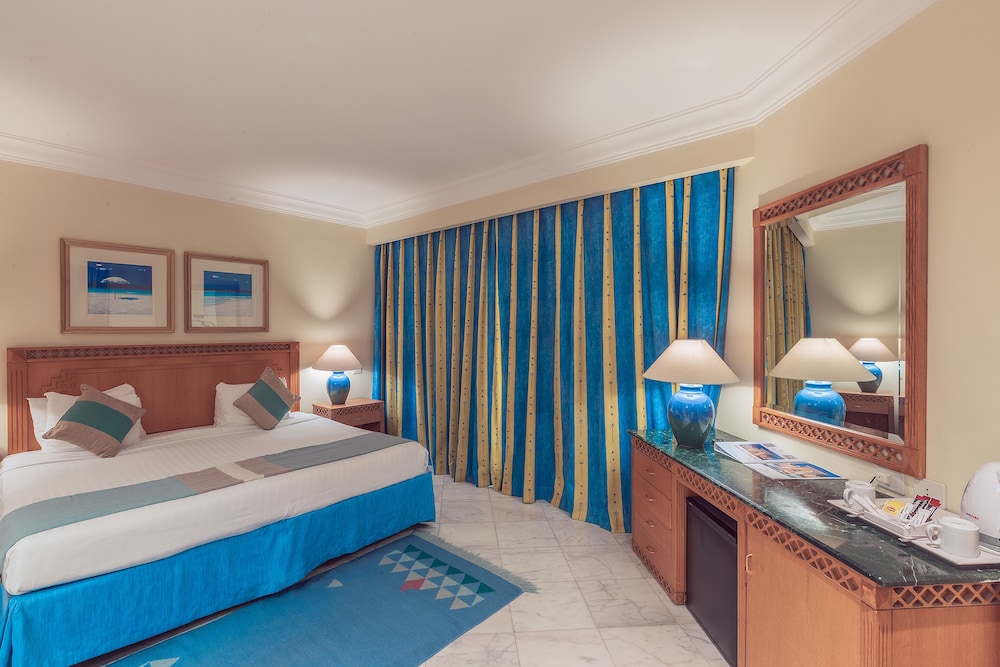 غرفة قياسية بسرير كينج، Old Palace Resort Sahl Hasheesh 2/3