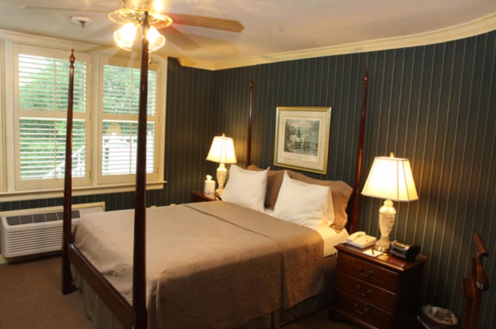 Ocmurphy Bed, Queen Bed