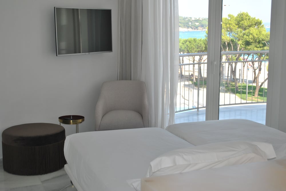 Room, Queen Bed, Partial Sea View, Balcony, Low Floor, Hotel Aromar 2/4