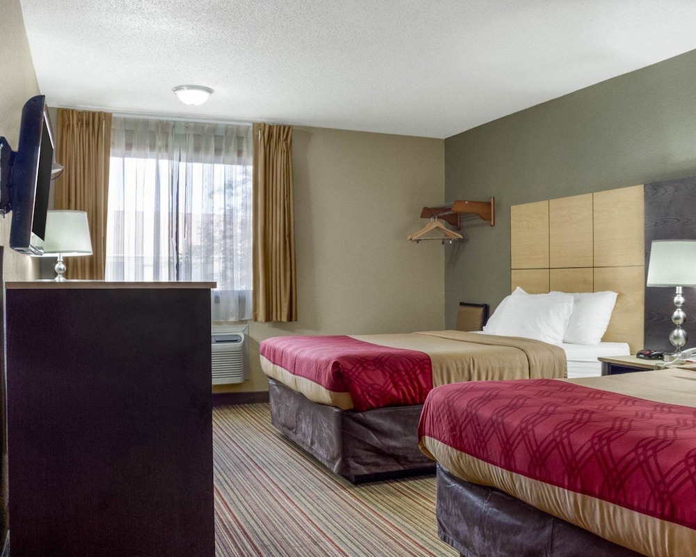 Econo Lodge Grand Forks near University 19/39