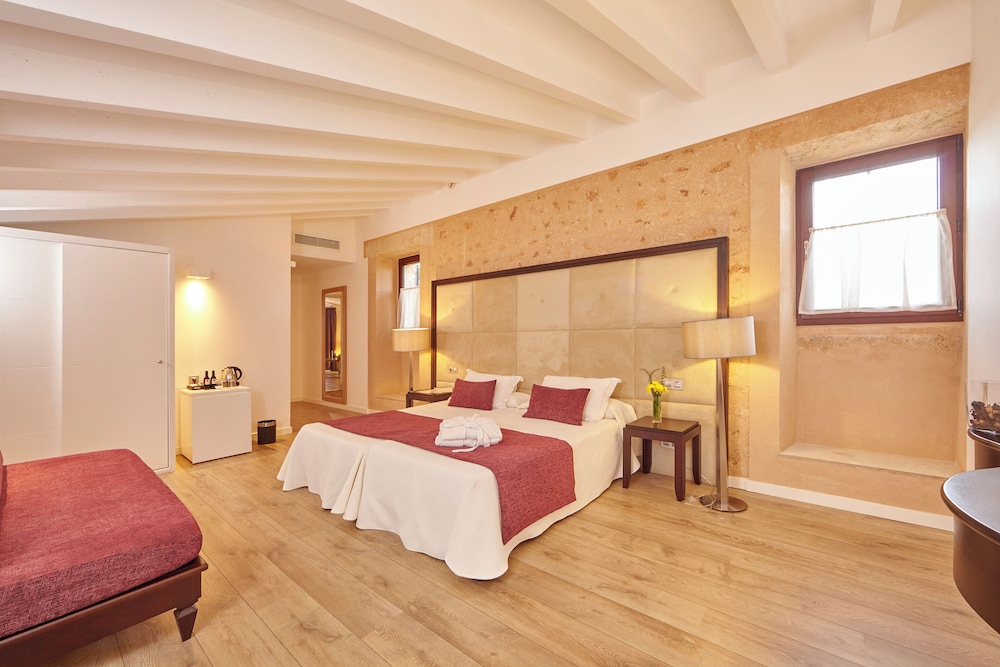Bennoc Petit Hotel 18/80