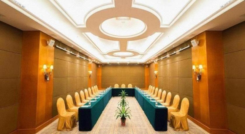 Vienna International Hotel (Shenzhen North Railway Station) 25/54