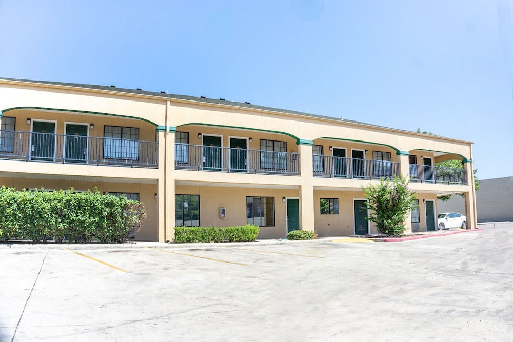 Oyo Inn And Suites Medical Center San Antonio 13/47