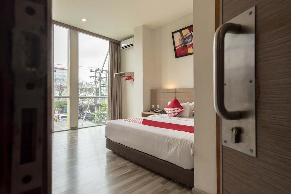 Oyo 319 Putra Mulia Hotel 16/32