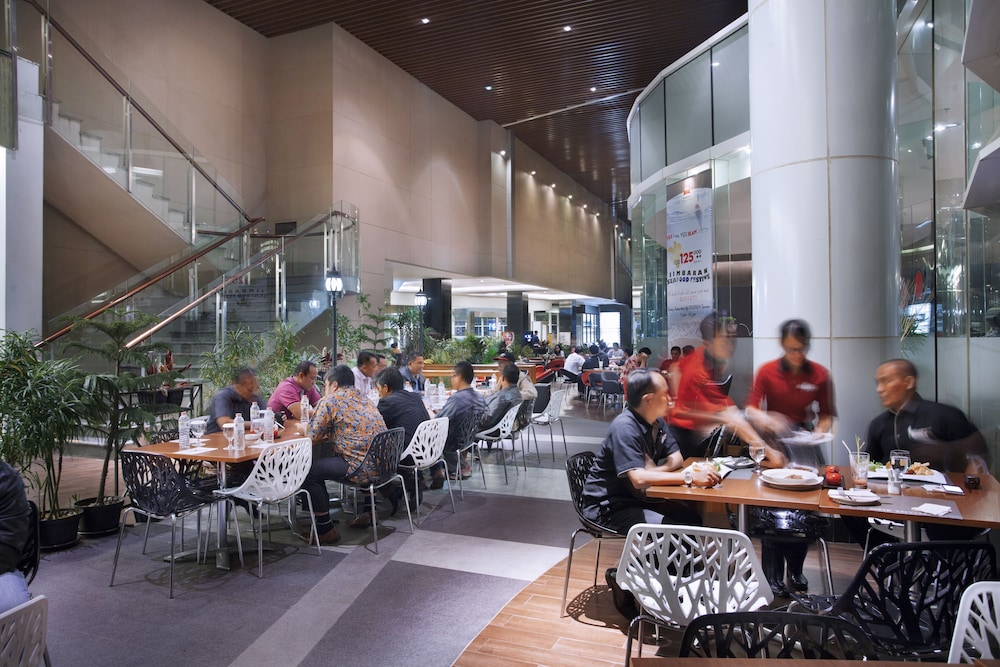 IBIS BANDUNG TRANS STUDIO 42/61