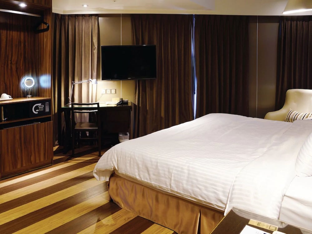 DELUXE, SUITE, HIGH FLOOR