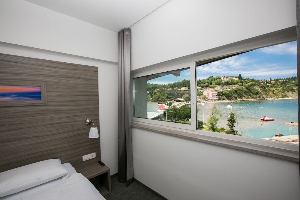 Barbara Piran Beach Hotel And Spa 35/70