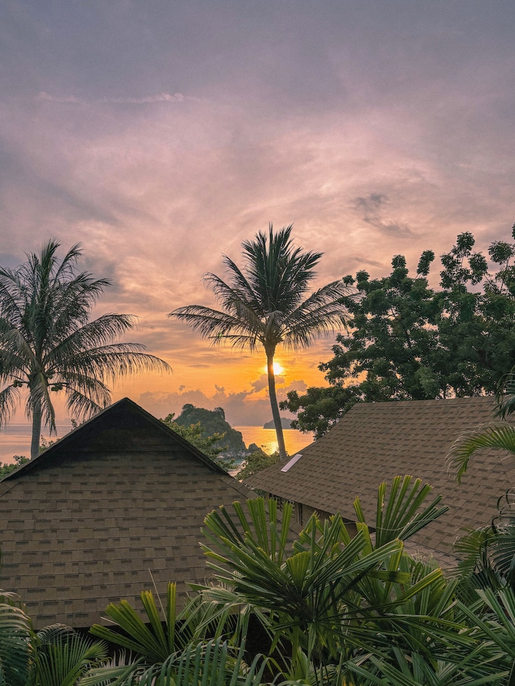 Ten Moons Lipe Resort 34/50