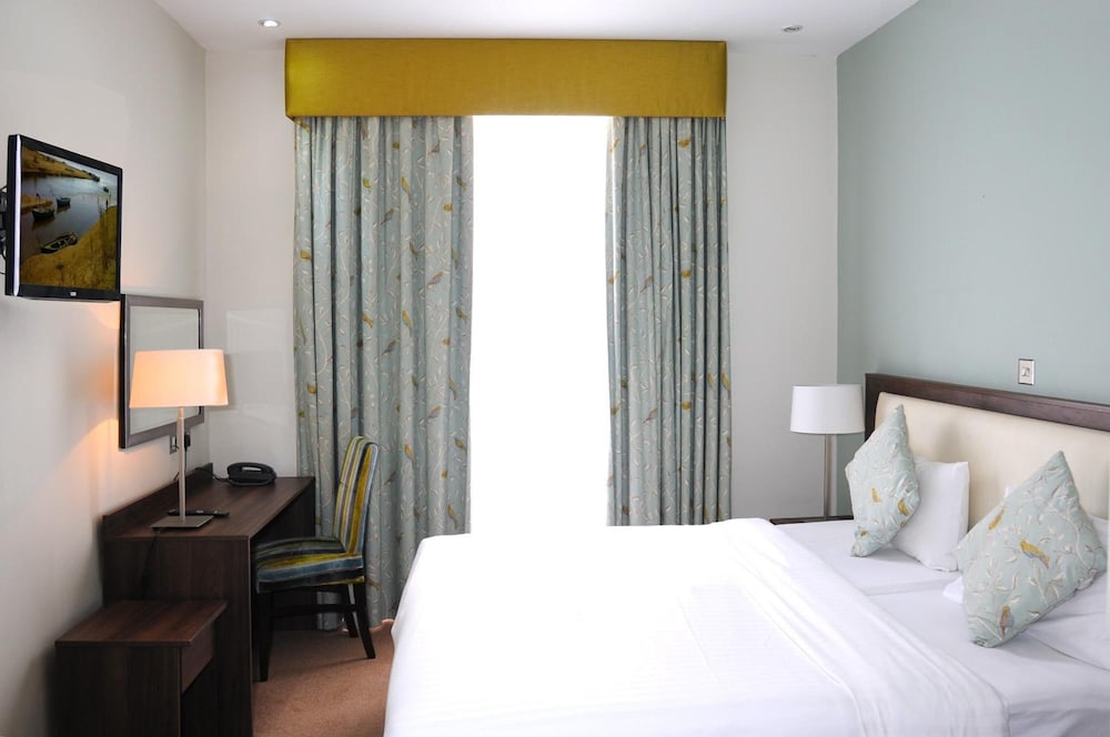 ROOM, DOUBLE BED