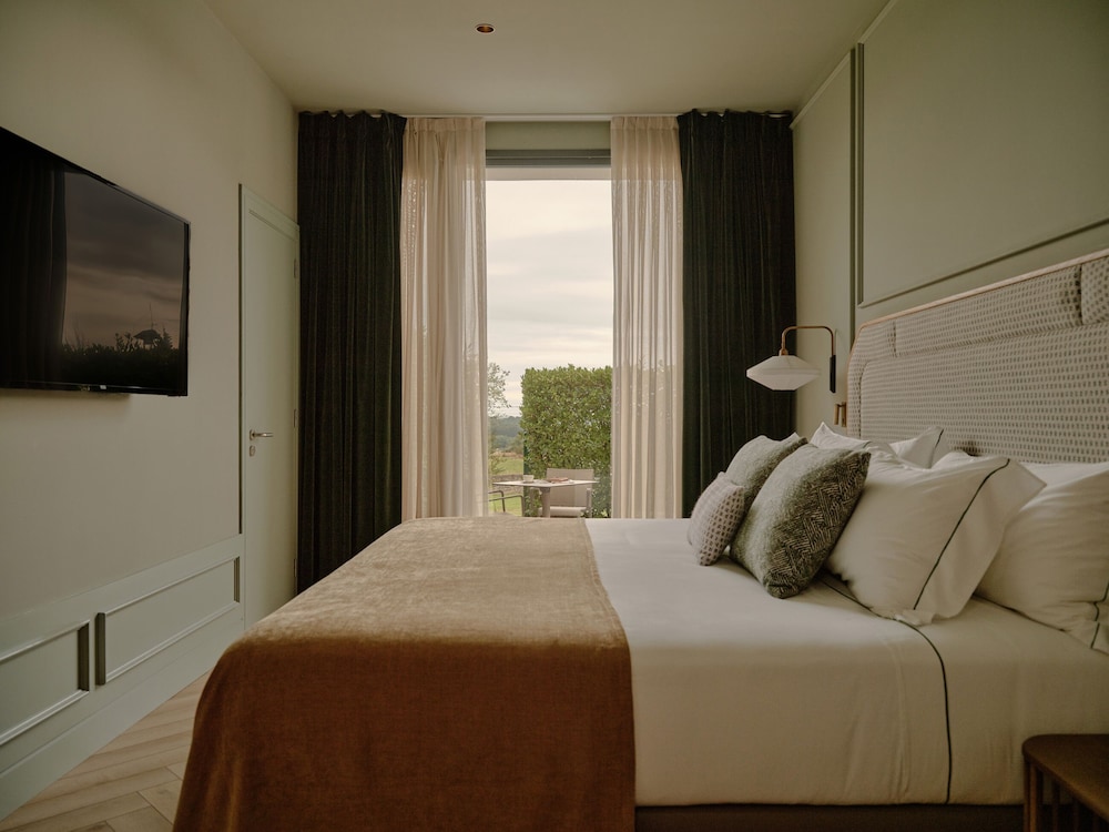 Suite, King Bed, Sofa, Terrace