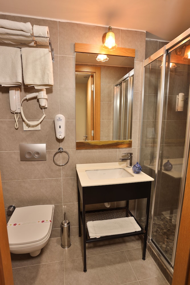 CUMBALI PLAZA HOTEL 52/54