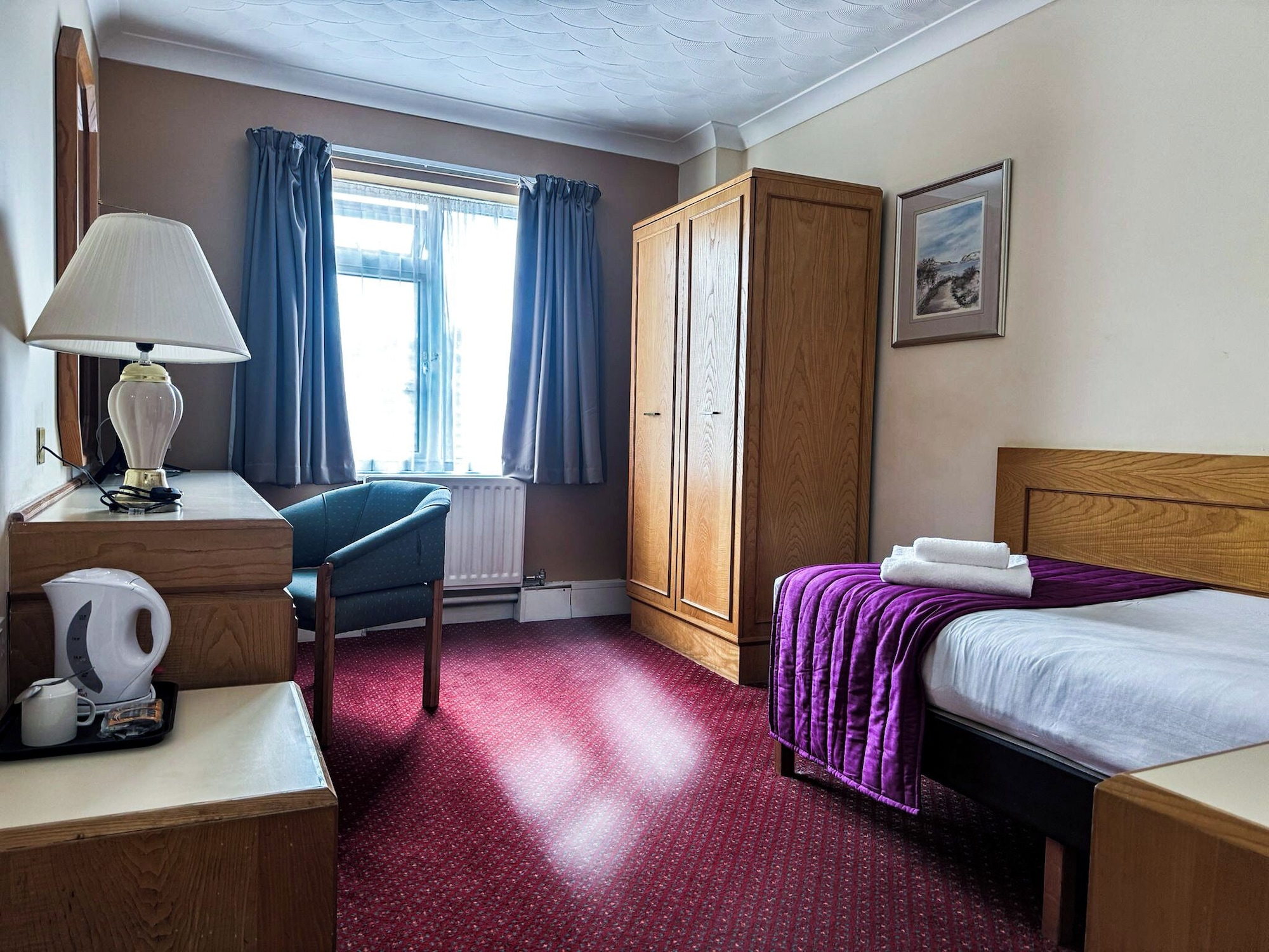 ROOM, SINGLE