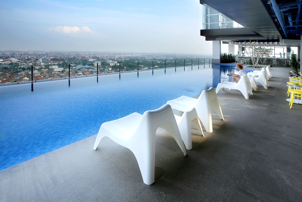 The Zuri Palembang 54/58