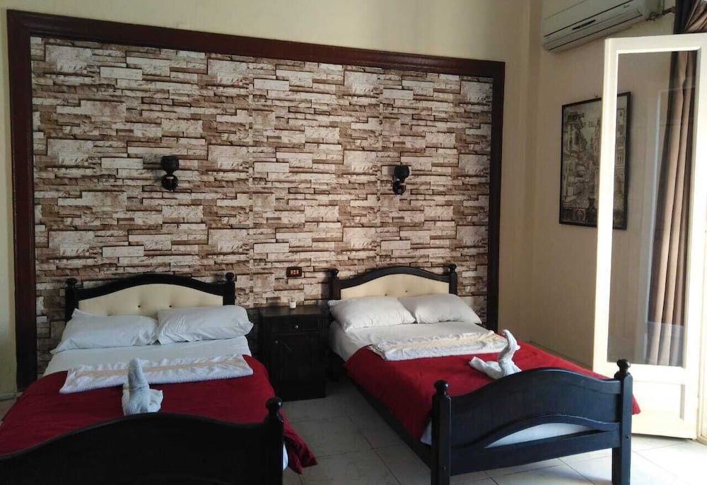 ROOM, SINGLE