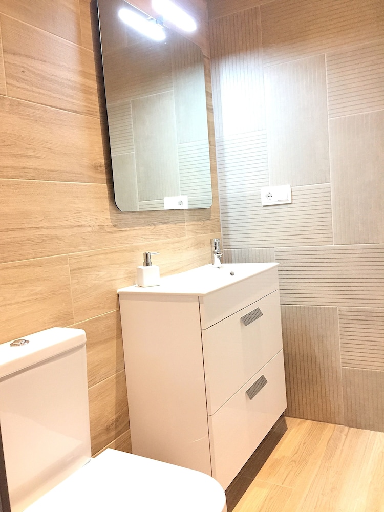 Hip Karma Hostel Shared Rooms 7/50