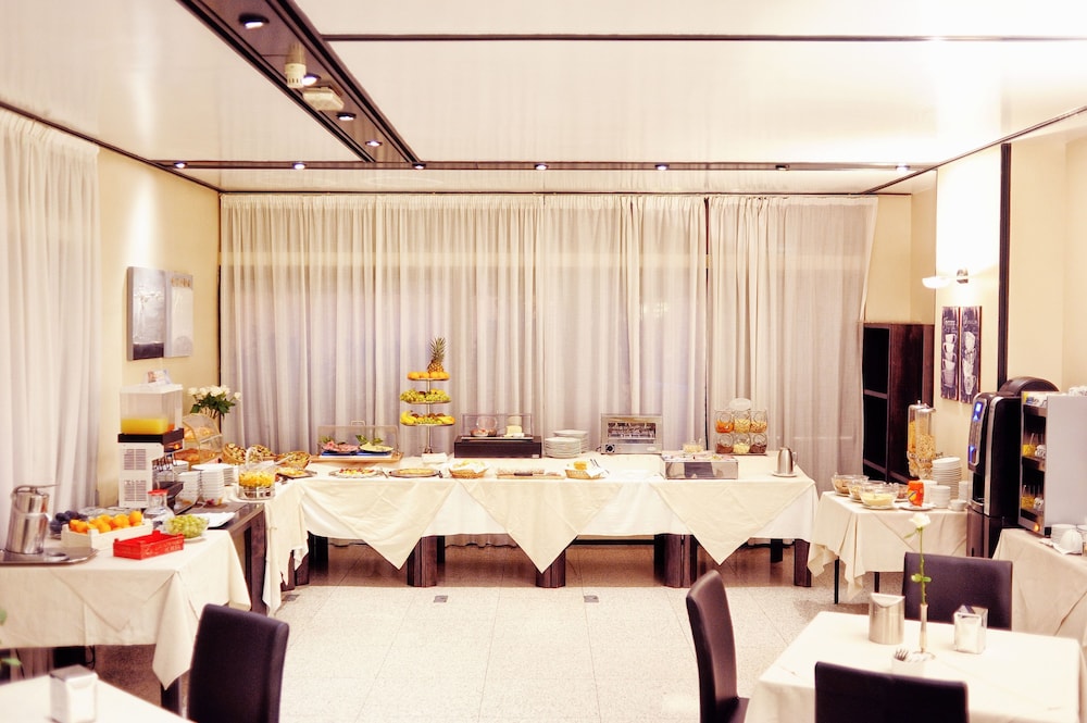 Lis Hotel 60/73