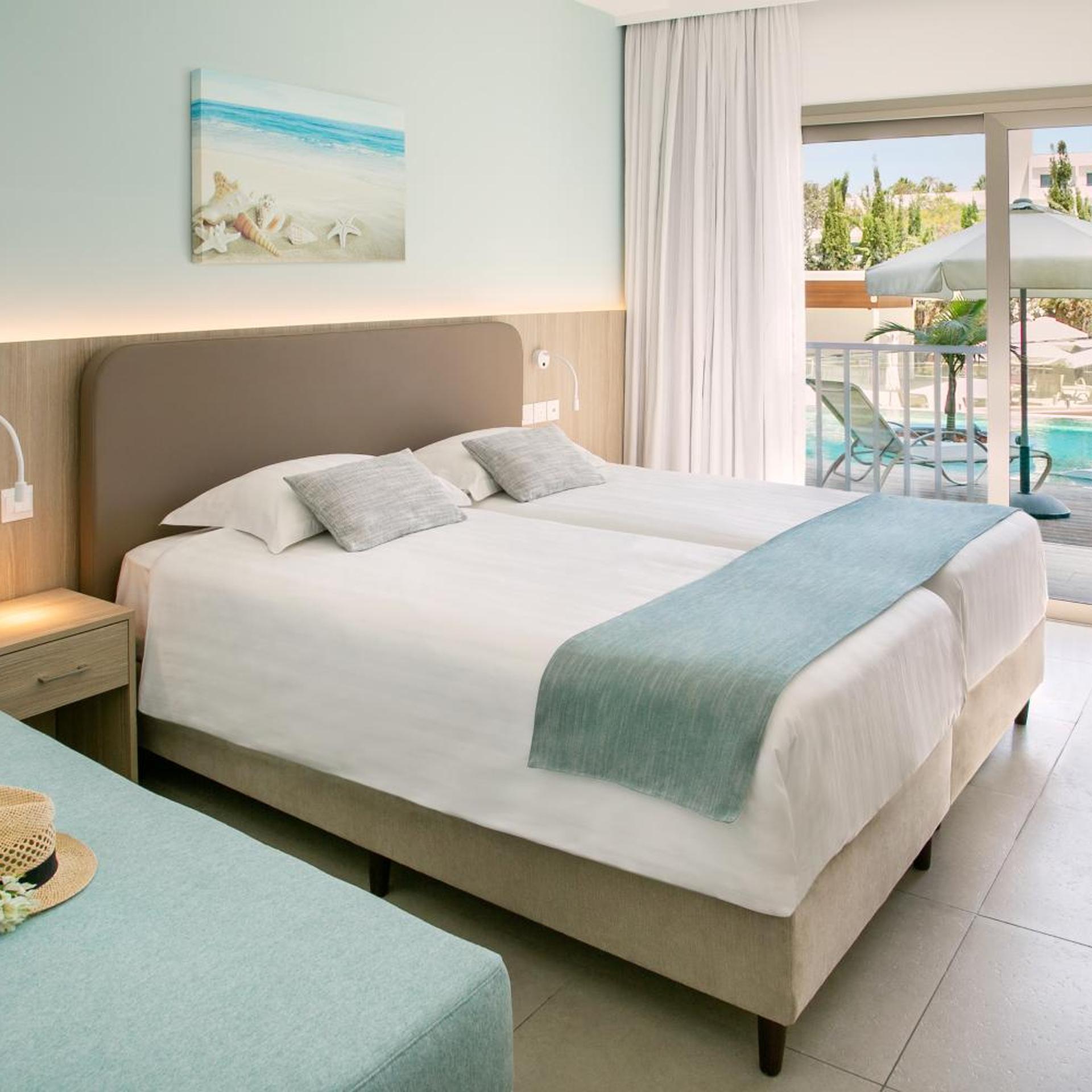 Room, Double or Twin Bed, Pool Access