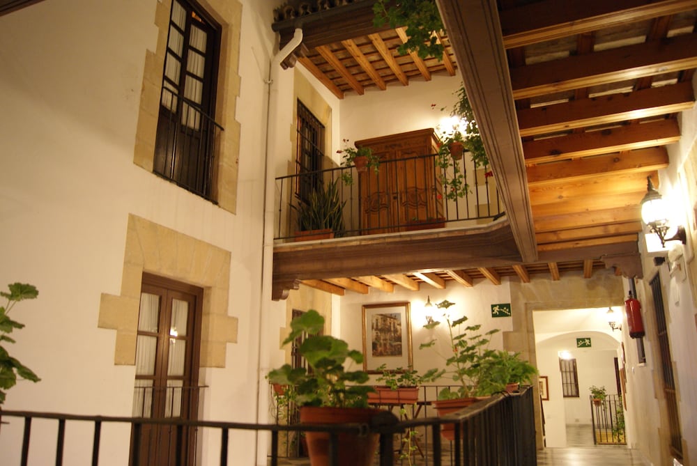 Casa Palacio de Los Leones 6/30