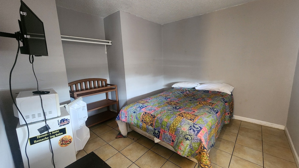 Full Bed Non-Smoking