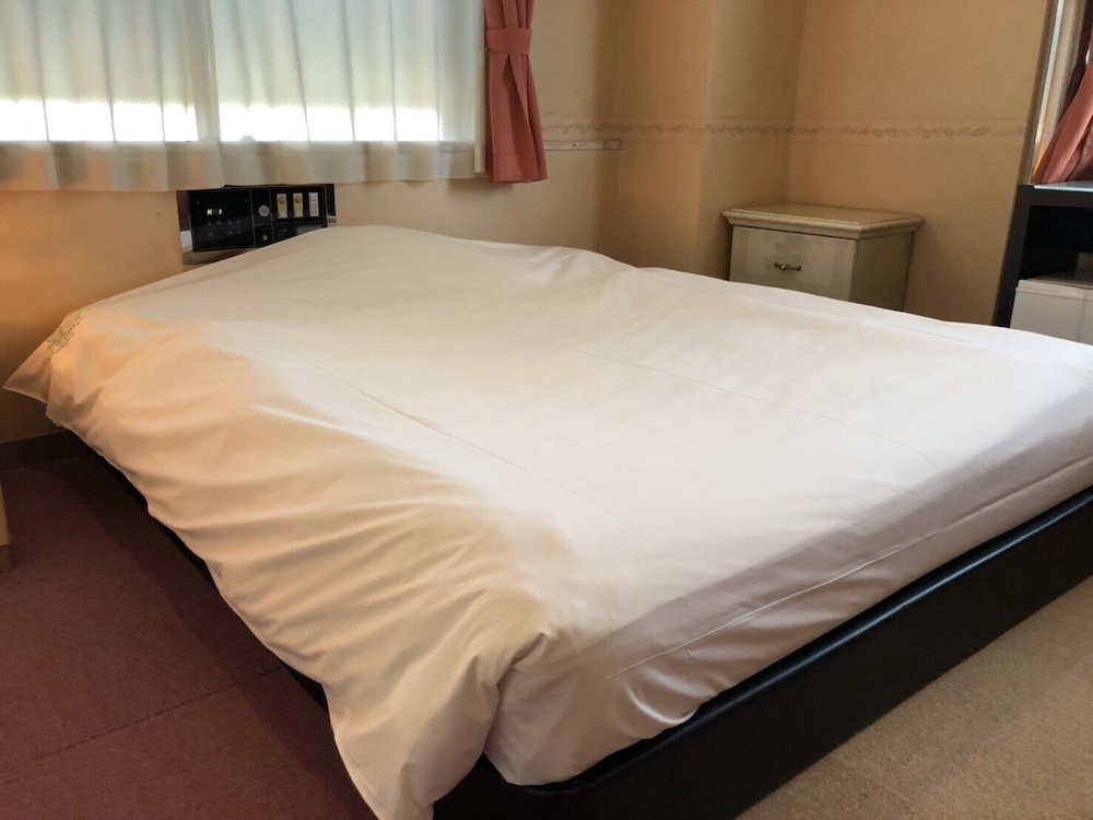 ROOM, DOUBLE BED, SMOKING