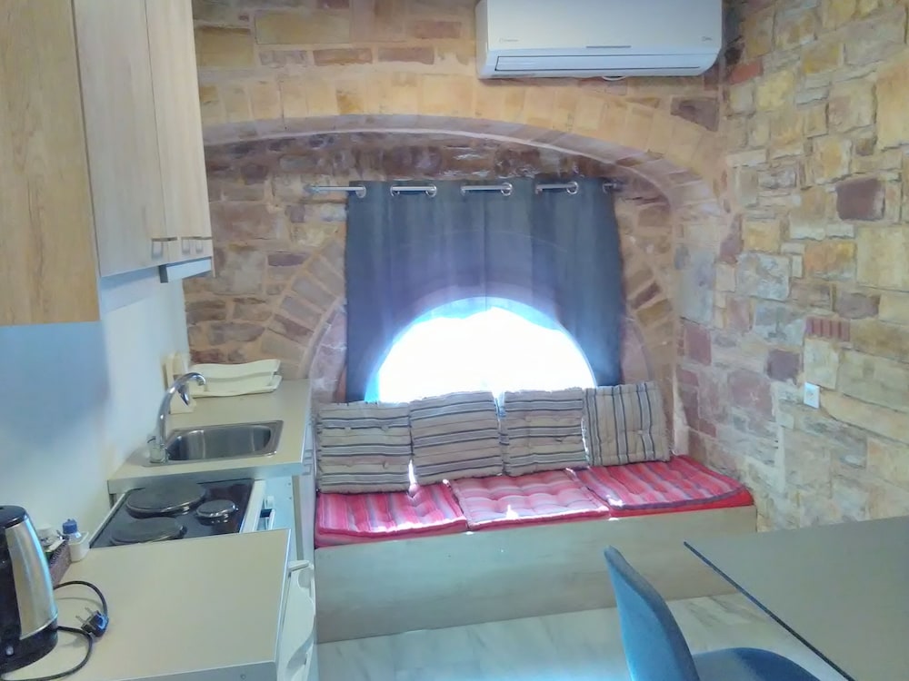 Chios City Inn 31/48