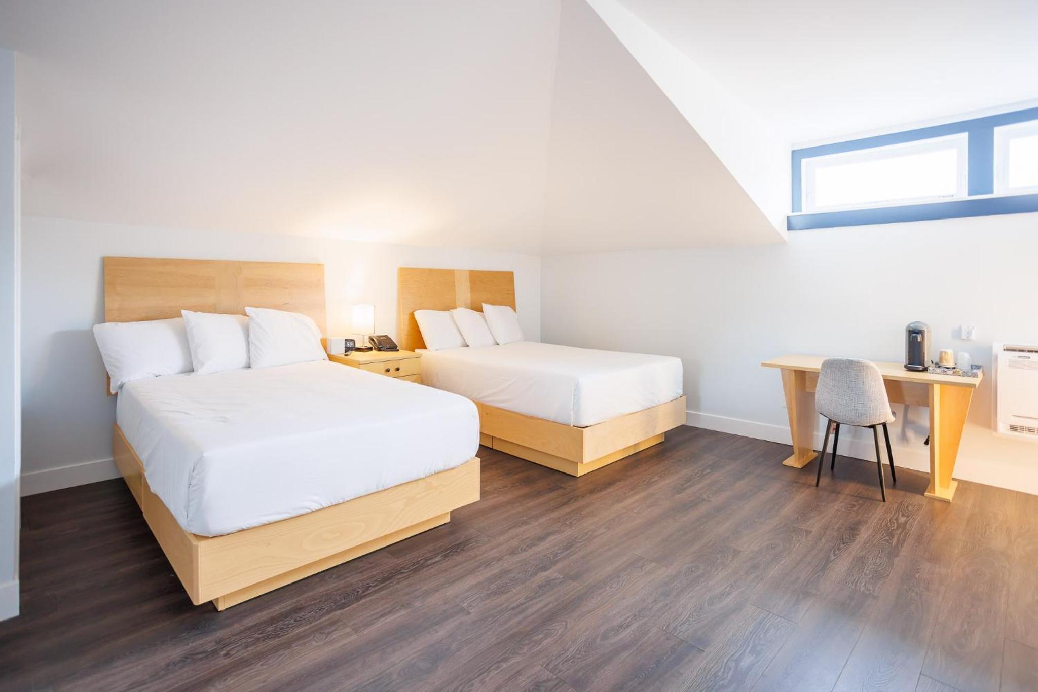 Deluxe, Double Bed