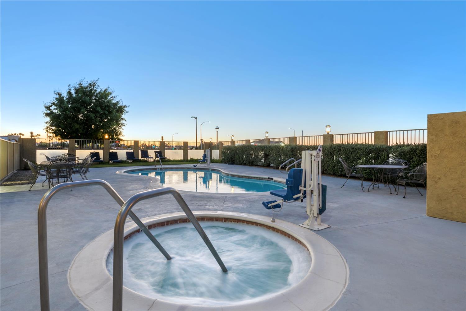 Best Western Plus John Jay Inn & Suites 25/37