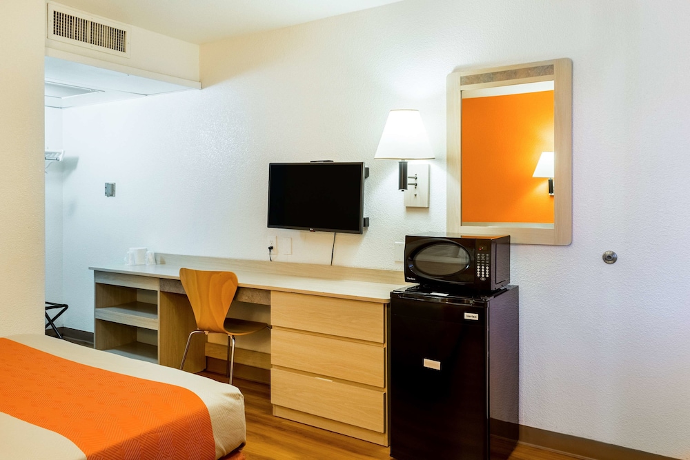 Motel6 Mojave, CA 53/69