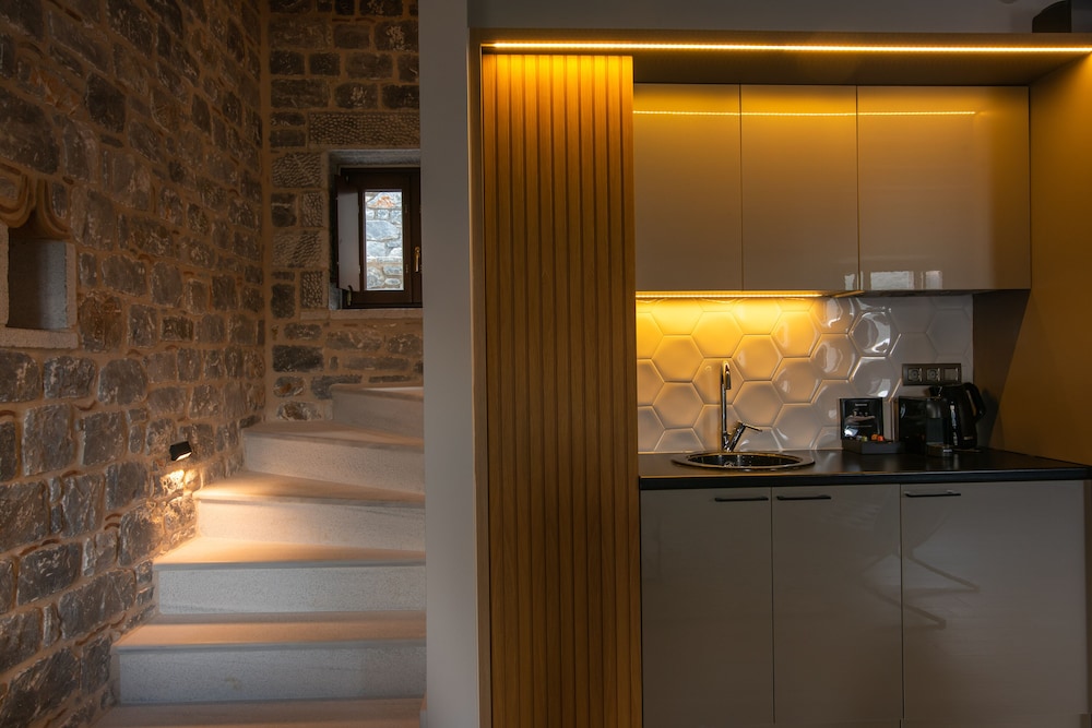 Manifest Boutique Hotel 50/50