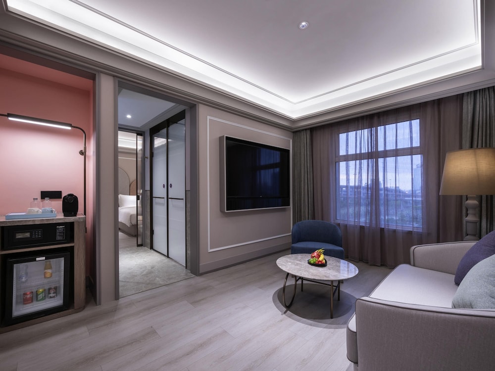 Mercure Shanghai Jinqiao 28/48